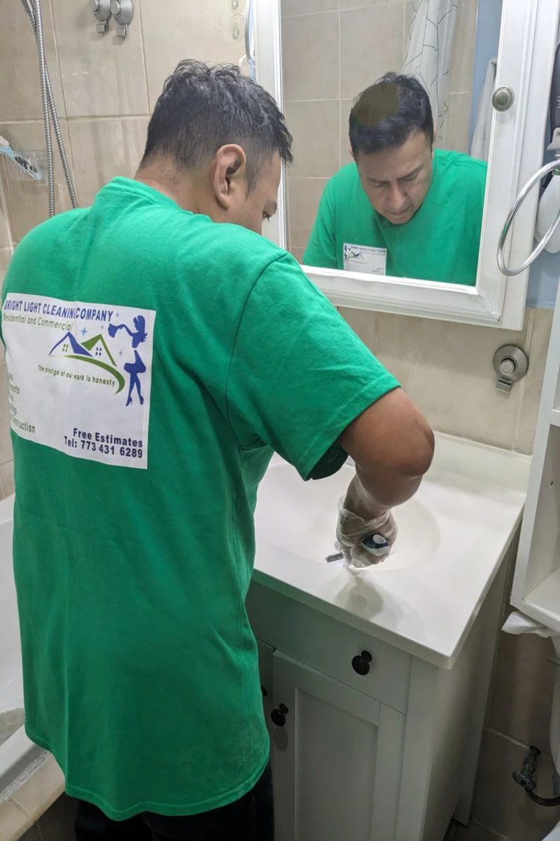 Reliable home cleaning services in Chicago, IL Our home cleaning services at work in Chicago, IL